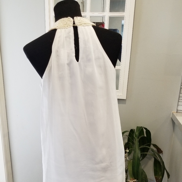 👗WHITE CHIFFON HALTER DRESS WITH PEARL NECKLINE - Picture 4 of 7